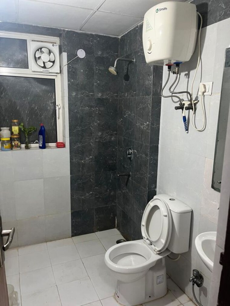 Bathroom, satya-the-hermitage 3.5 Bedroom 2000 Sq.Ft. Apartment In Sector 103 Gurgaon 10614971