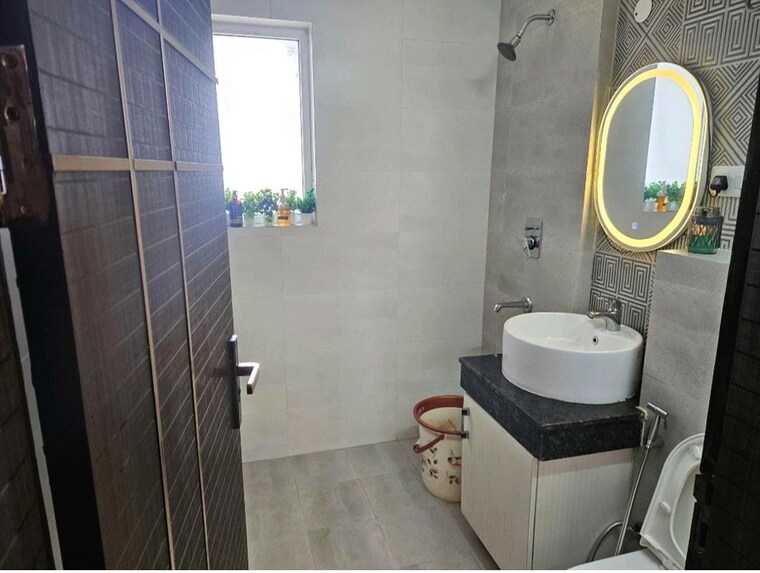 Bathroom, mahagun-mezzaria 3.5 Bedroom 2500 Sq.Ft. Apartment In Sector 78 Noida 10615001