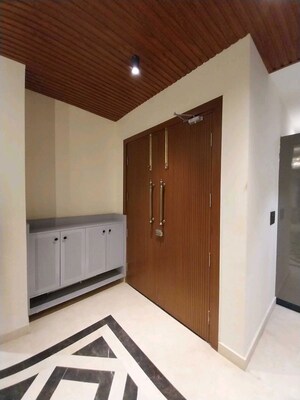 Room in 2 BHK Builder Floor at Palam Vihar – for Rent