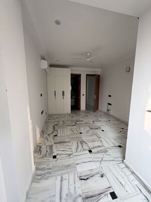 Room in 3 BHK Builder Floor at Sector 57 – for Rent