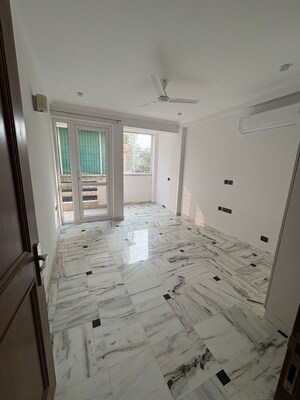 Room in 3 BHK Builder Floor at Sector 57 – for Rent