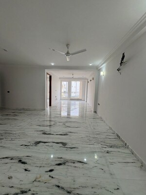 Room in 3 BHK Builder Floor at Sector 57 – for Rent