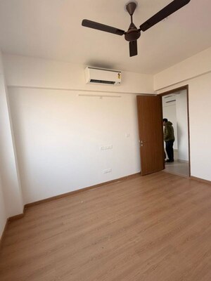 Room in 4 BHK Apartment at Godrej Woods, Sector 43 – for Rent