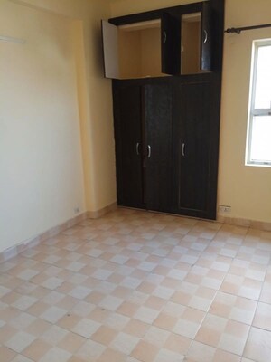 Room in 2 BHK Apartment at BPTP Princess Park, Sector 86 – for Rent