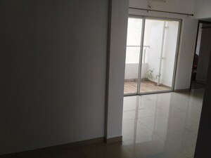 Room in 2 BHK Apartment at Tilekar Nagar – for Rent