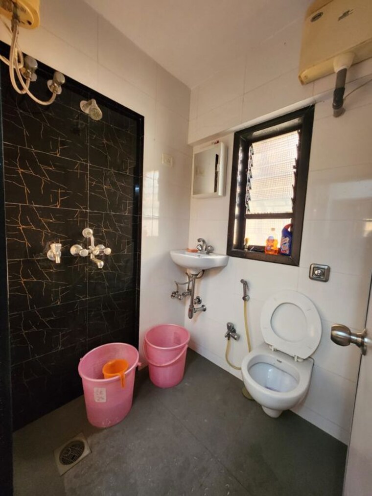 Bathroom, sea-gull 2 Bedroom 820 Sq.Ft. Apartment In Pali Hill Mumbai 10614484