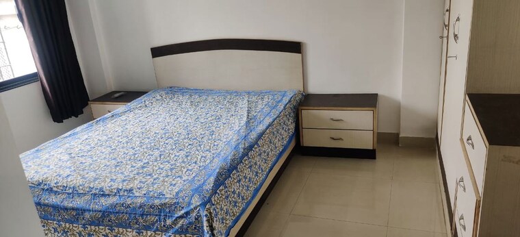Bedroom, lake-home 2 Bedroom 980 Sq.Ft. Apartment In Powai Mumbai 10615079