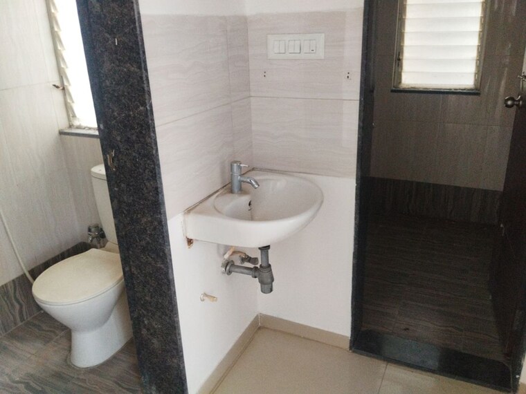 Bathroom, kondhwa budruk 2.5 Bedroom 967 Sq.Ft. Apartment In Kondhwa Budruk Pune 10615056