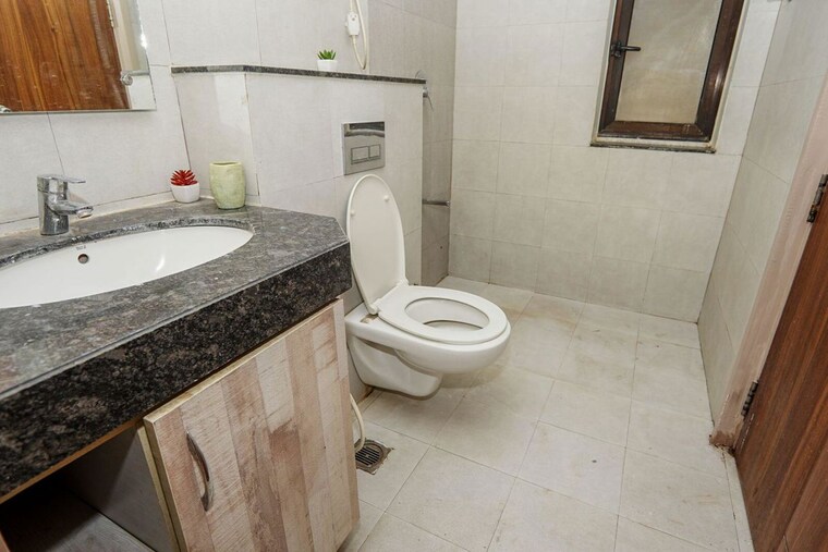 Bathroom, sector 23 3 Bedroom 1550 Sq.Ft. Builder Floor In Sector 23 Gurgaon 10615093