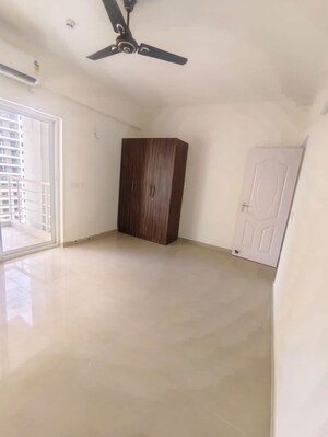 Room in 3.5 BHK Apartment at Assotech Blith, Sector 99 – for Rent