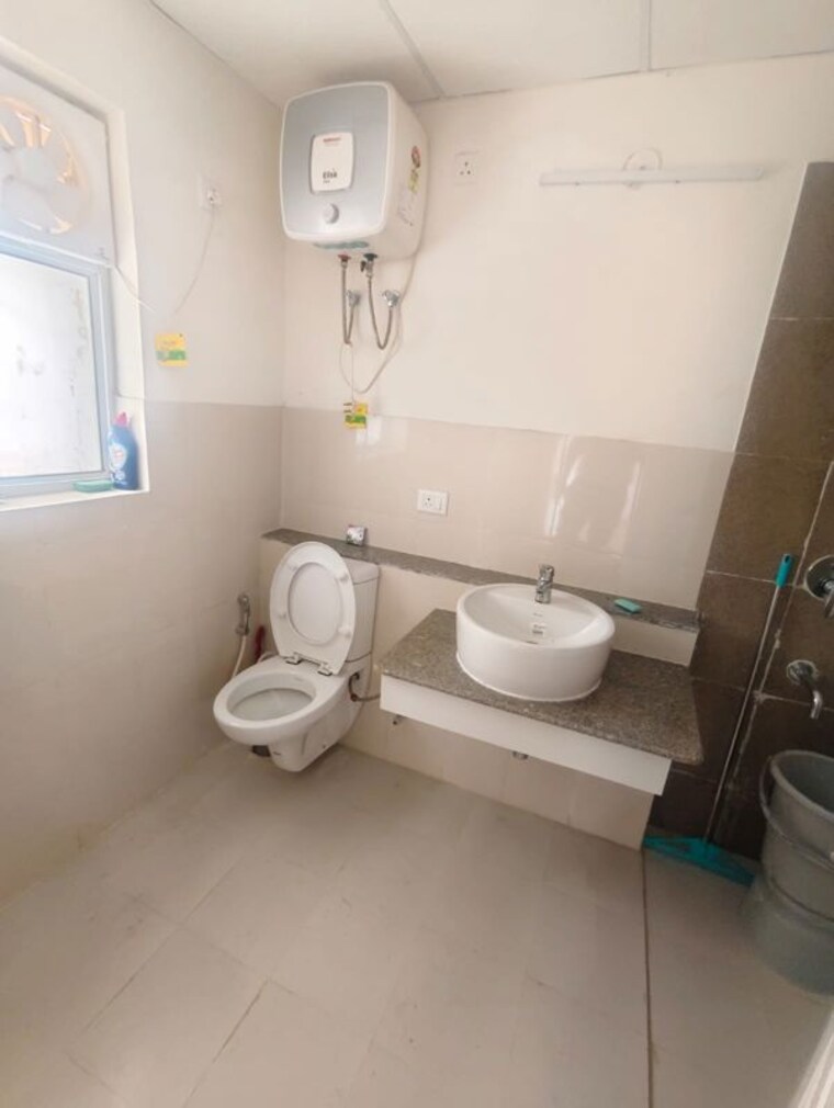 Bathroom, assotech-blith 3.5 Bedroom 1850 Sq.Ft. Apartment In Sector 99 Gurgaon 10615114
