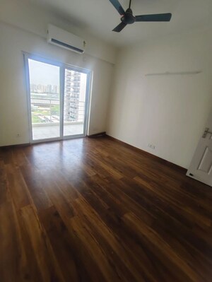 Room in 3.5 BHK Apartment at Assotech Blith, Sector 99 – for Rent