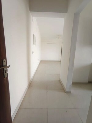 Room in 4 BHK Apartment at Pareena Express Heights, Sector 99 – for Rent