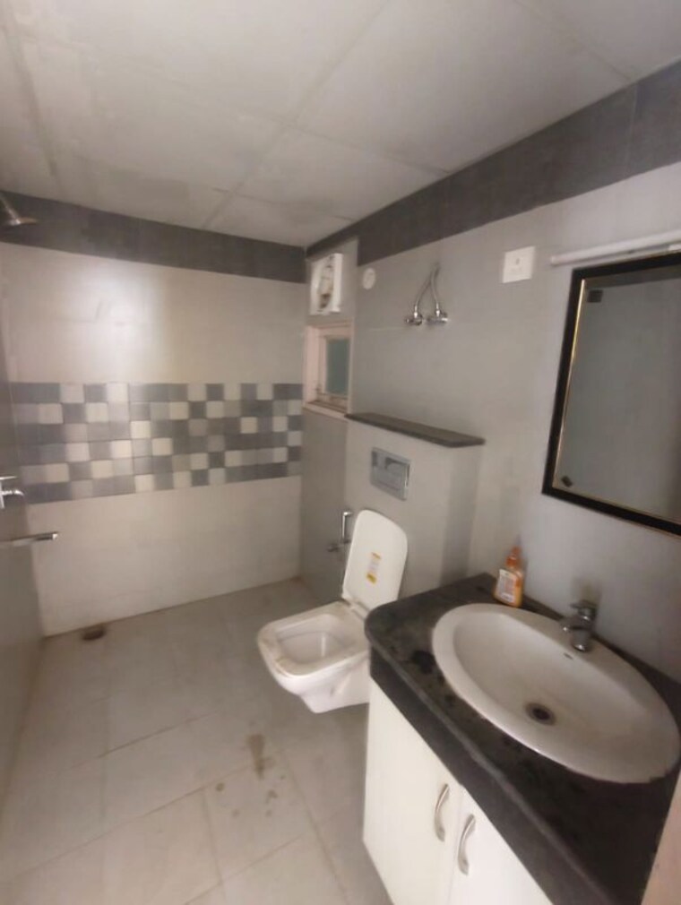 Bathroom, pareena-express-heights 4 Bedroom 2800 Sq.Ft. Apartment In Sector 99 Gurgaon 10615086