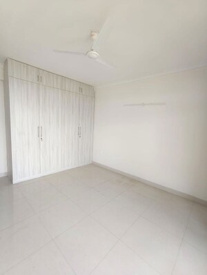 Room in 4 BHK Apartment at Pareena Express Heights, Sector 99 – for Rent