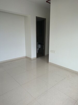 Room in 2 BHK Apartment at Kalpataru Paramount, Kapur Bawdi – for Sale