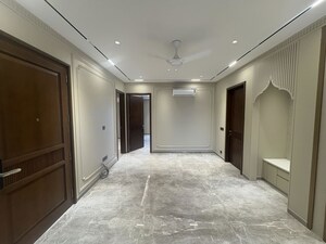 Room in 3 BHK Builder Floor at Sector 23 – for Rent