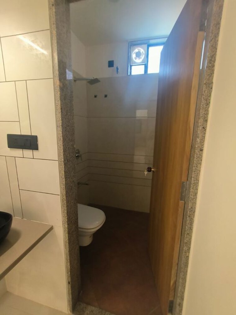 Bathroom, brahma-the-wingz 3 Bedroom 1270 Sq.Ft. Apartment In Subhanpura Vadodara 10615105