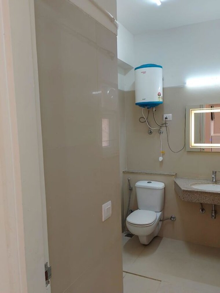 Bathroom, emaar-gurgaon-greens 4 Bedroom 3200 Sq.Ft. Penthouse In Sector 102 Gurgaon 10615129