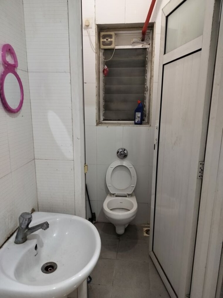 Bathroom, amanora park town 1 Bedroom 530 Sq.Ft. Apartment In Amanora Park Town Pune 10615112