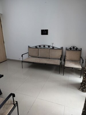 Team Area in 1 BHK Apartment at Amanora Park Town – for Rent