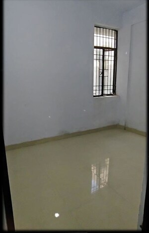 Room in 1 BHK Apartment at Yamuna Expressway – for Sale