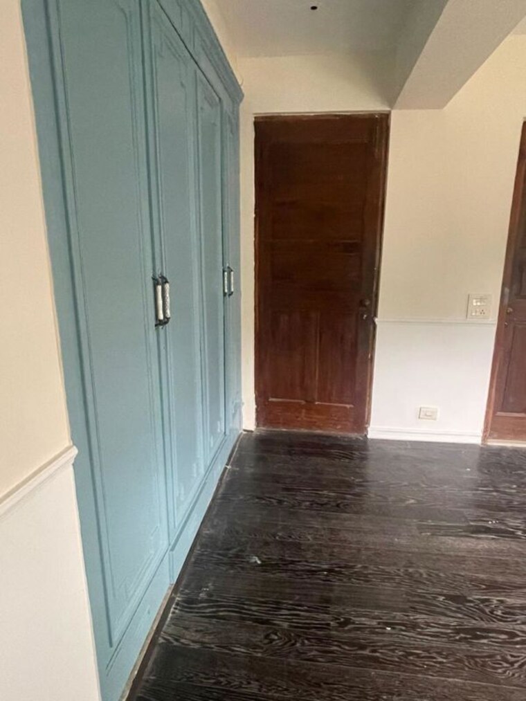 Room, khar west 3 Bedroom 1200 Sq.Ft. Apartment In Khar West Mumbai 10615111