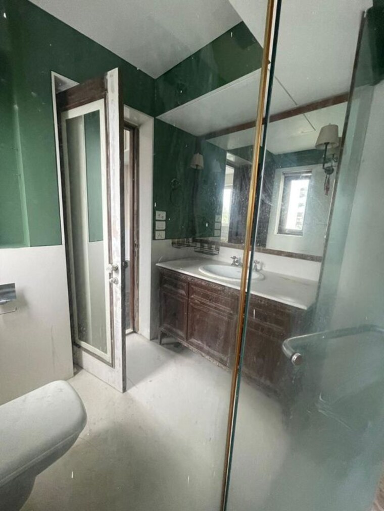 Bathroom, khar west 3 Bedroom 1200 Sq.Ft. Apartment In Khar West Mumbai 10615111