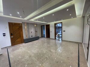 Room in 4 BHK Builder Floor at Sector 22 – for Rent