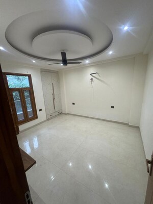 Bathroom in 3 BHK Builder Floor at RPS Palm Drive, Sector 88 – for Rent