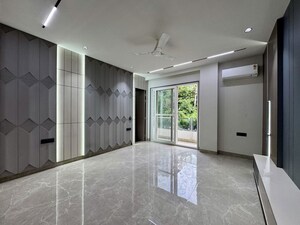 Room in 4 BHK Builder Floor at Sector 23 – for Rent