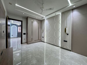 Room in 4 BHK Builder Floor at Sector 23 – for Rent