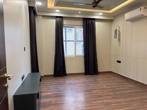 Building Lobby in 4 BHK Builder Floor at Sector 22 – for Rent
