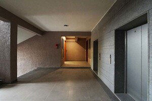 Lift in 3 BHK Apartment at Science City – for Sale