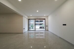 Room in 3 BHK Apartment at Science City – for Sale