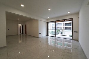 Room in 3 BHK Apartment at Science City – for Sale