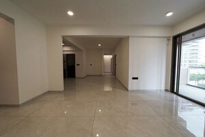 Room in 3 BHK Apartment at Science City – for Sale