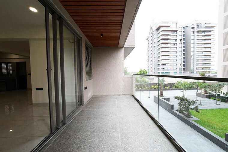Balcony, science city 3 Bedroom 316 Sq.Yd. Apartment In Science City Ahmedabad 10615244