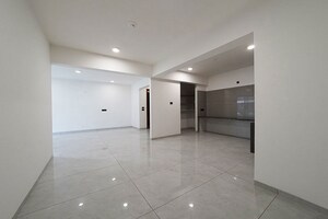 Room in 3 BHK Apartment at Science City – for Sale
