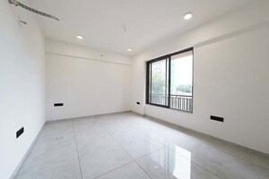 Room in 3 BHK Apartment at Science City – for Sale