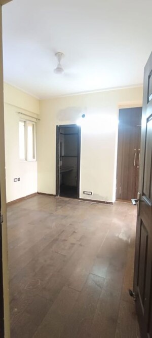 Room in 3 BHK Apartment at Dasnac The Jewel, Sector 75 – for Rent