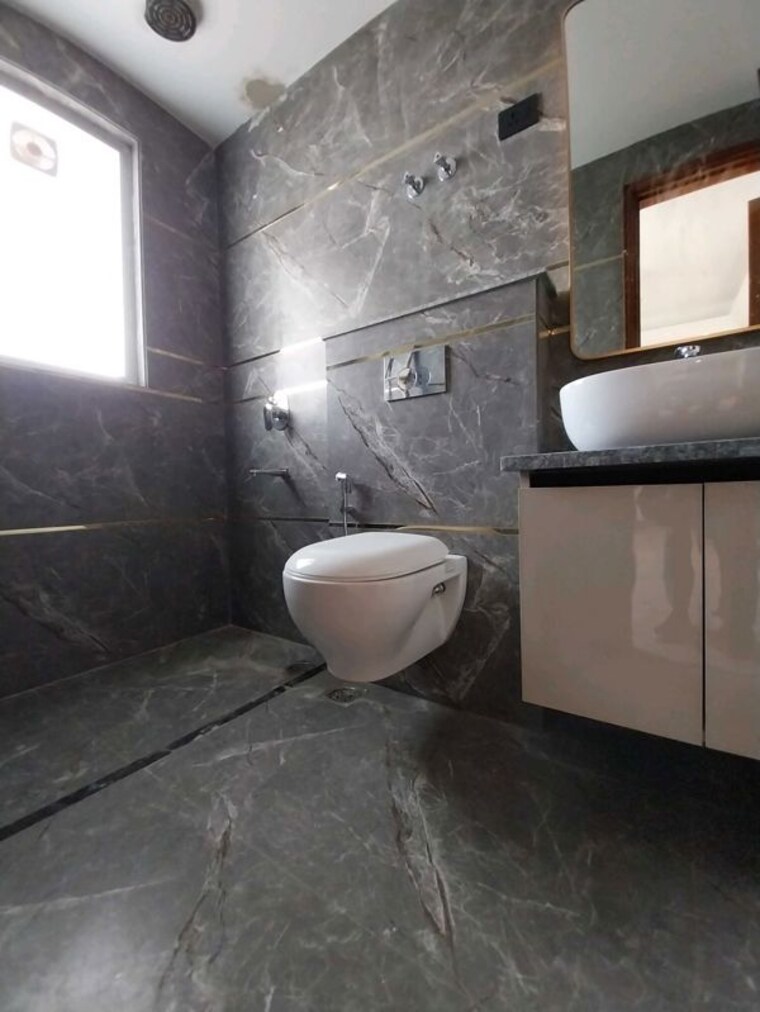 Bathroom, sector 22 3 Bedroom 1500 Sq.Ft. Builder Floor In Sector 22 Gurgaon 10615294