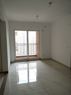Room in 2 BHK Apartment at Gomti Nagar – for Rent