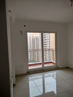 Room in 2 BHK Apartment at Gomti Nagar – for Rent