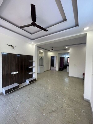 Room in 3 BHK Builder Floor at Palam Vihar Residents Association, Palam Vihar – for Rent