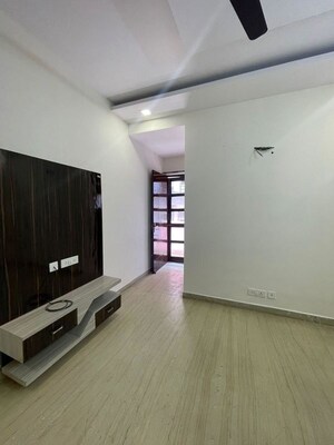 Room in 3 BHK Builder Floor at Palam Vihar Residents Association, Palam Vihar – for Rent