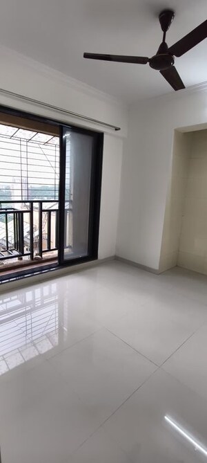 Room in 1 BHK Apartment at Raunak Unnathi Woods Phase 7 A And B, Ghodbunder Road – for Rent