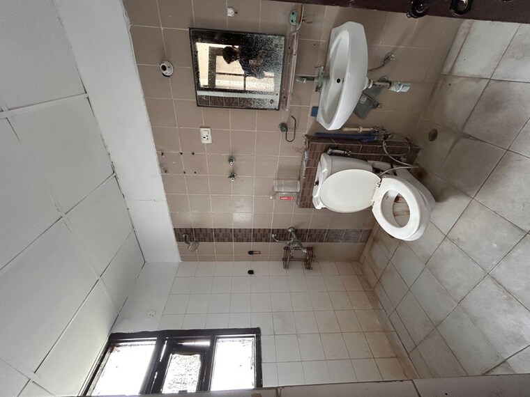 Bathroom, omaxe-heights 3 Bedroom 1600 Sq.Ft. Apartment In Sector 86 Faridabad 10615353