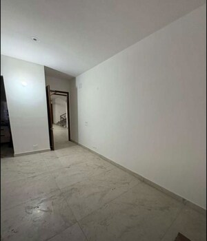 Room in 3 BHK Apartment at Malwa Escon Primera, International Airport Road – for Rent