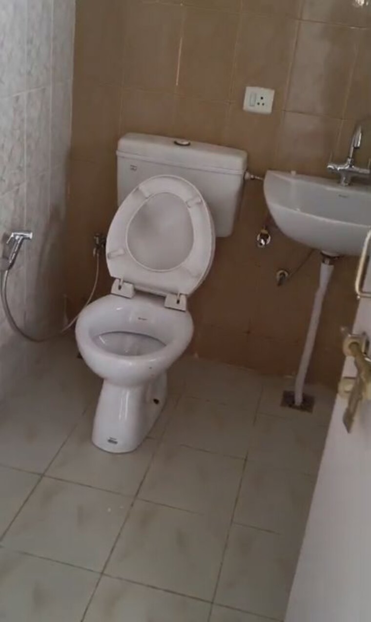 Bathroom, km-residency 3 Bedroom 1360 Sq.Ft. Apartment In Raj Nagar Extension Ghaziabad 10615370